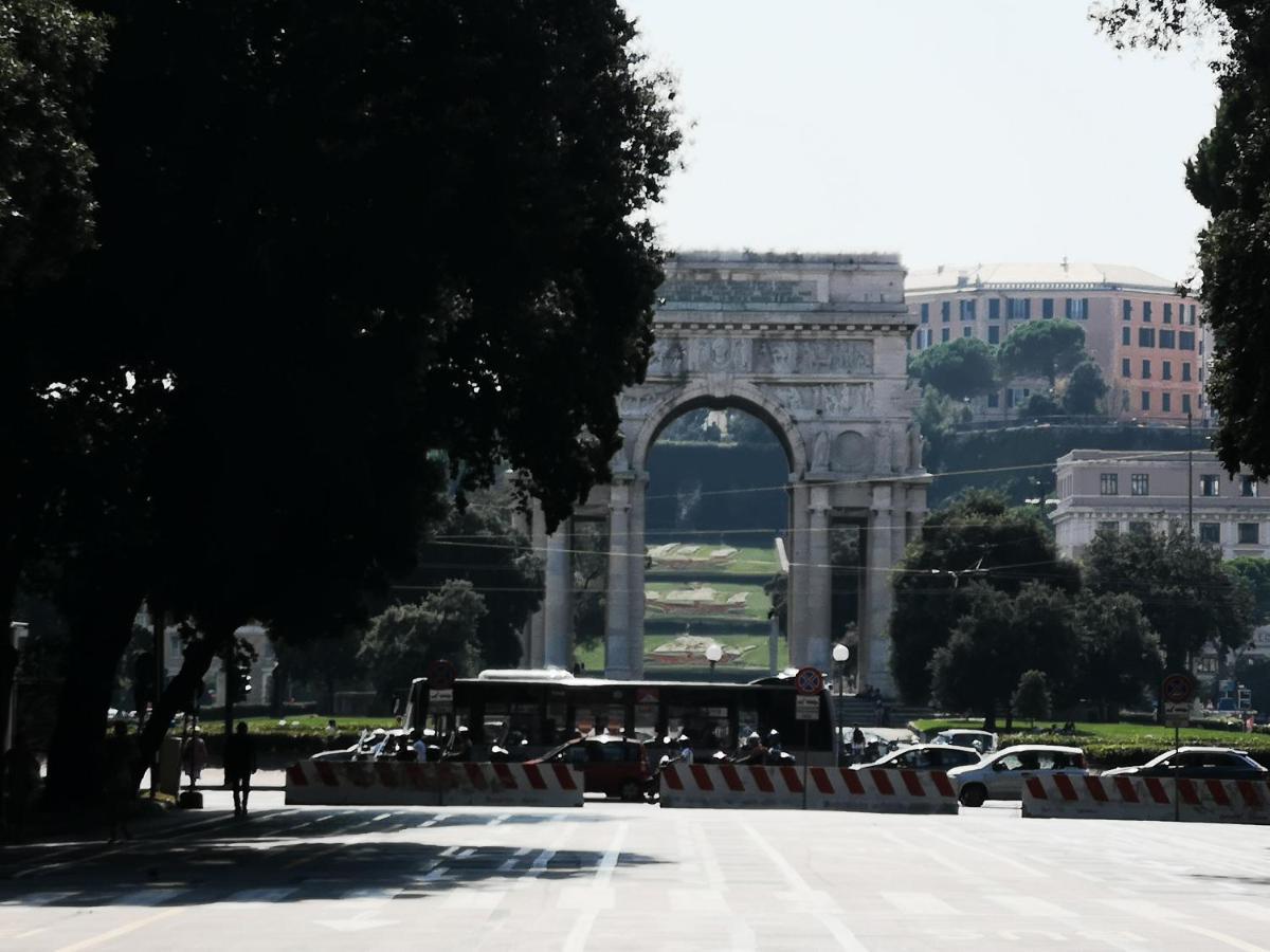 Suite Lambruschini Central With Top City View - Free Covered Parking Genoa Bagian luar foto